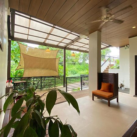 Vela Terraces Hotel Coron Exteriör bild