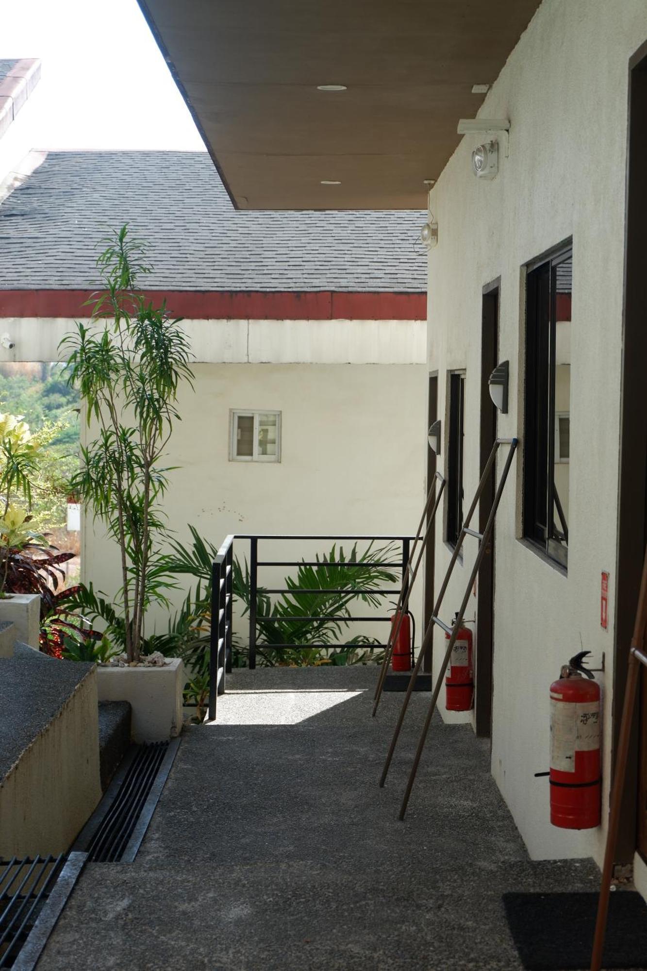 Vela Terraces Hotel Coron Exteriör bild