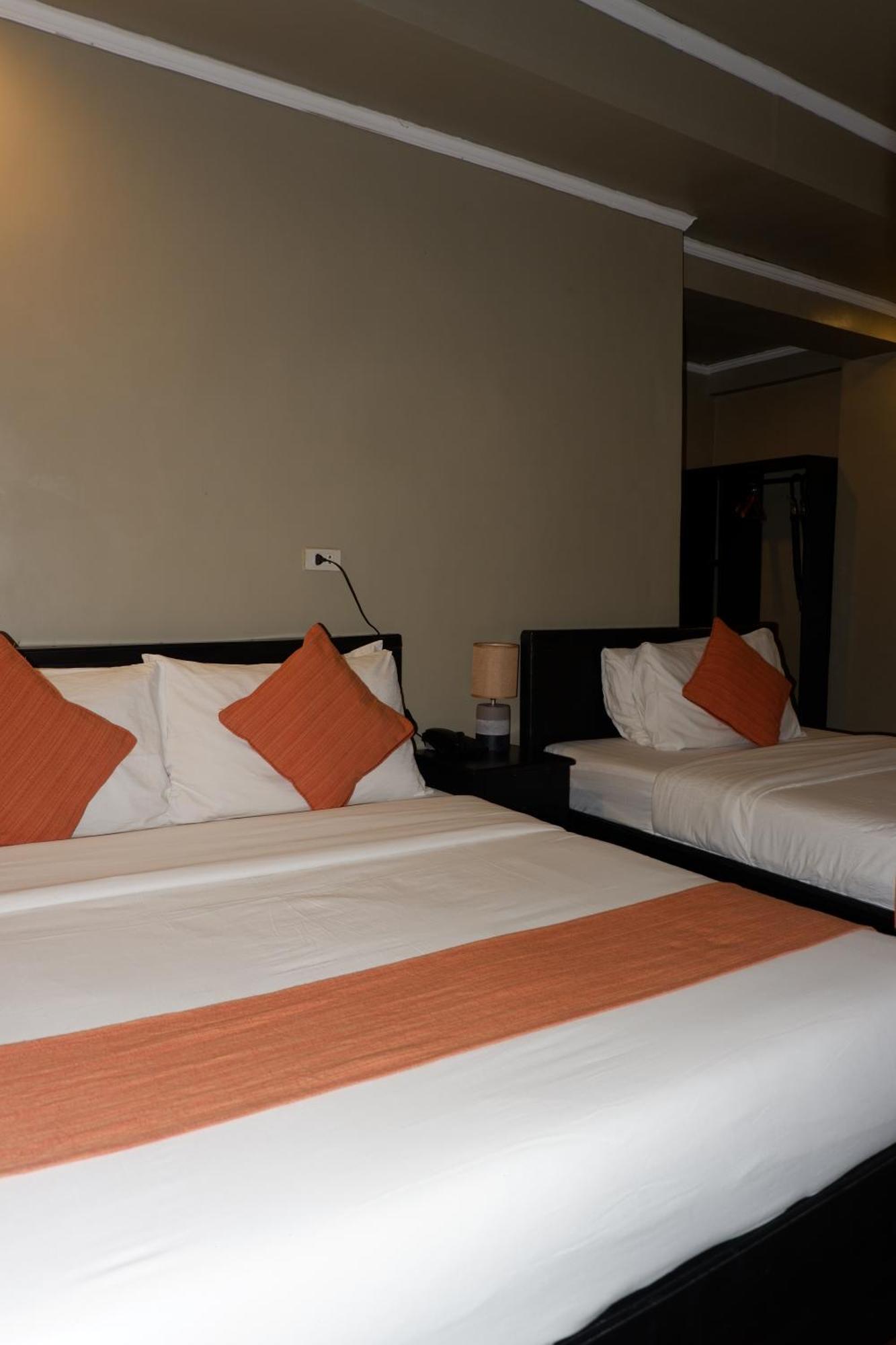 Vela Terraces Hotel Coron Exteriör bild